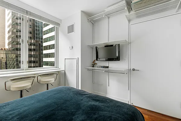 Rented by Compass | media 25