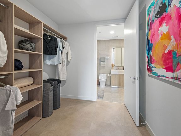 Wynwood_interior_closet