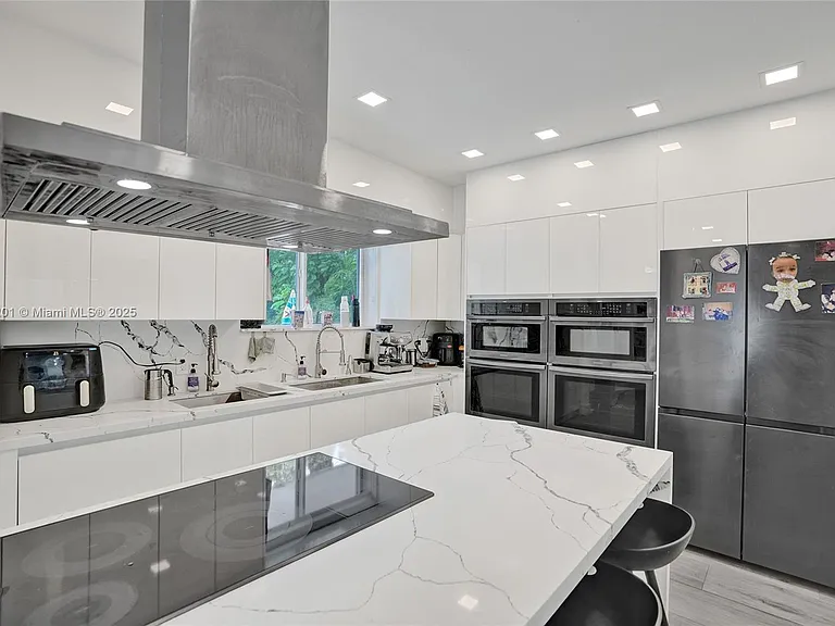 3784 Sheridan Ave — Photo 41