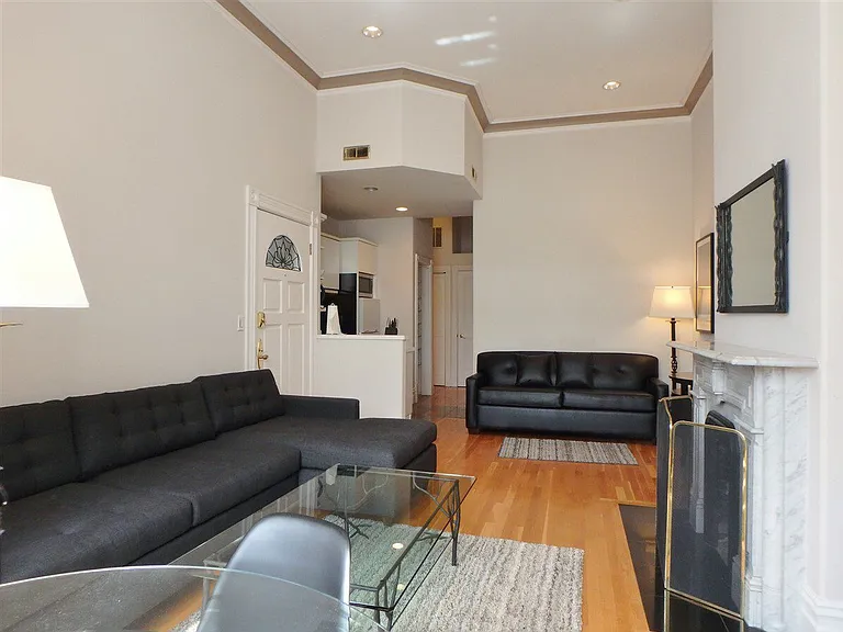 1944 Webster St #4 — Photo 3