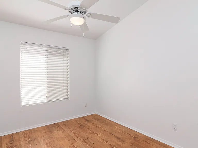 537 E Appaloosa Rd — Photo 15