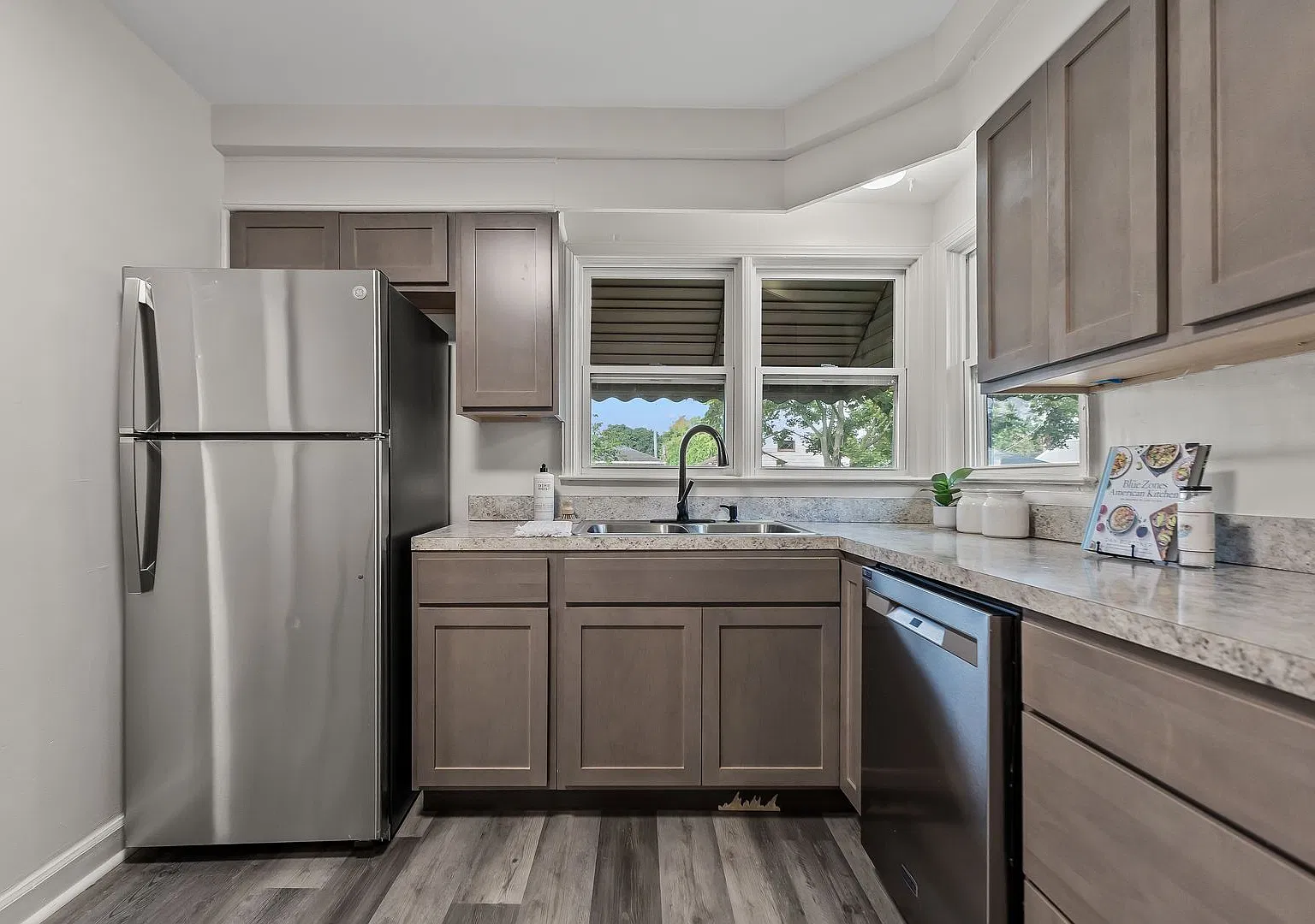 Open House- November 7th 12pm-1230pm! Beautiful 3-Bedroom 1.5 Bath — Photo 3