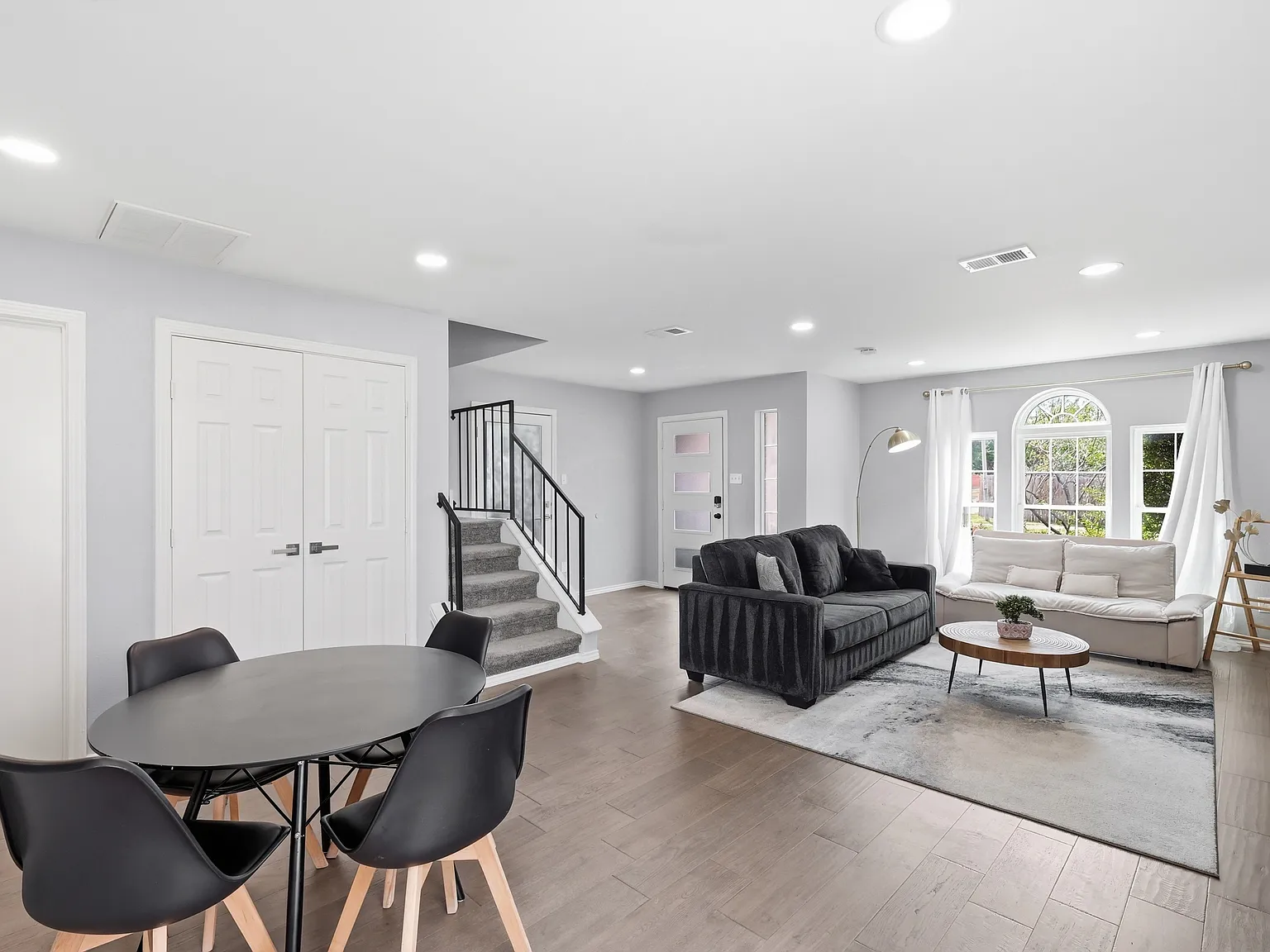 3 bed, 2.5 bath, 1543 sqft, $4,000 — Photo 1