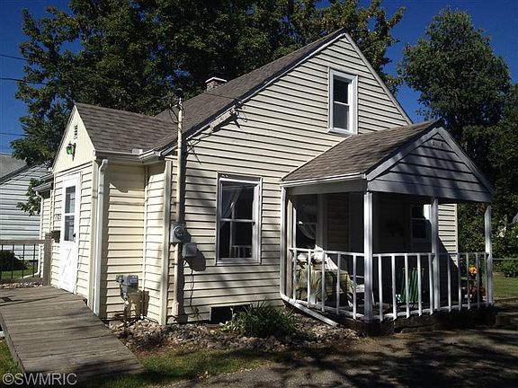 2nd image of 1521 E Cork St