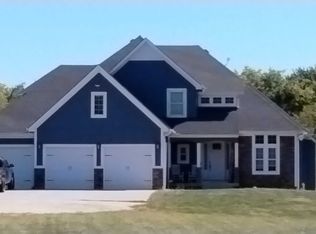 19819 S Prairie Ln, Peculiar, MO 64078