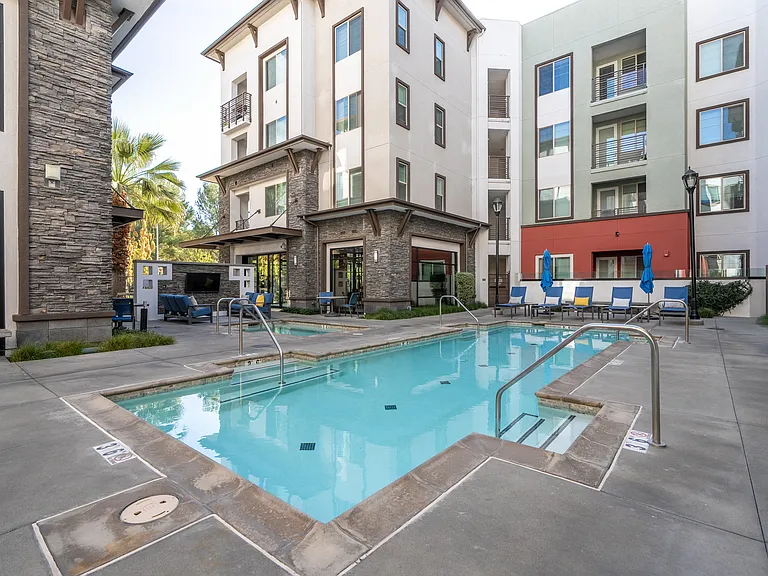 Metro Gateway Apartment Homes — Photo 3