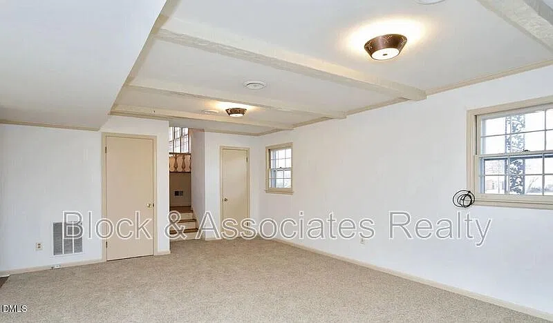 4 bed, 2.5 bath, 2656 sqft, $2,900 — Photo 3