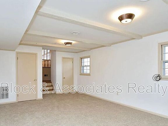 3rd image of 1007 Vandora Springs Rd