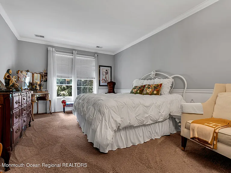 536 Saint Andrews Pl — Photo 14