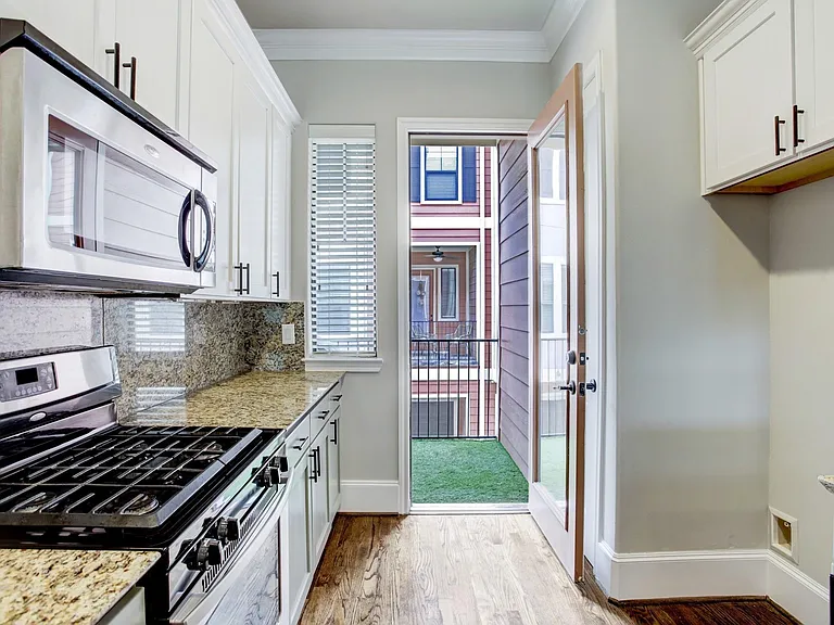 1046 W 23rd St #H — Photo 20