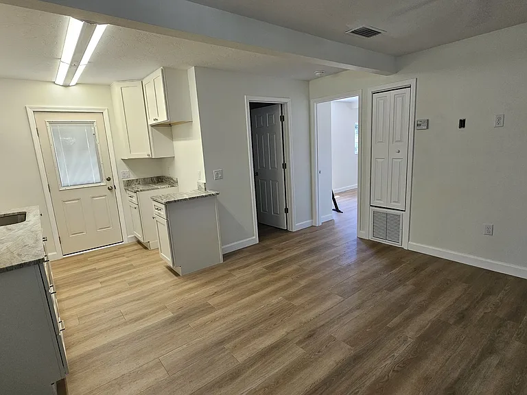 616 38th St W — Photo 2
