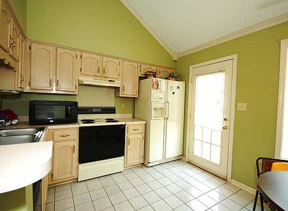 4th image of 8993 Pepper Hollow Ct