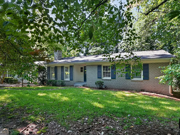 807 Cardova Dr NE — Photo 1