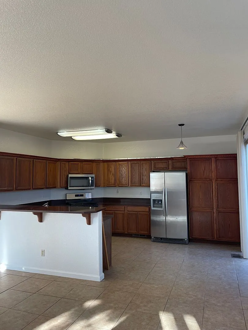 Large Home off Mcarran — Photo 3