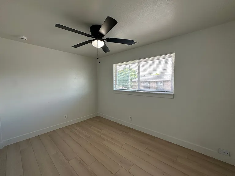 1801 W Parkway Blvd — Photo 20