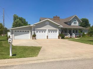 1101 Cedar Crest Dr, Pittsburg, KS 66762