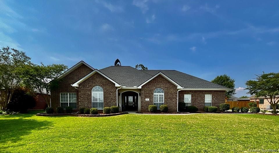 1st image of 325 Hampton Ct