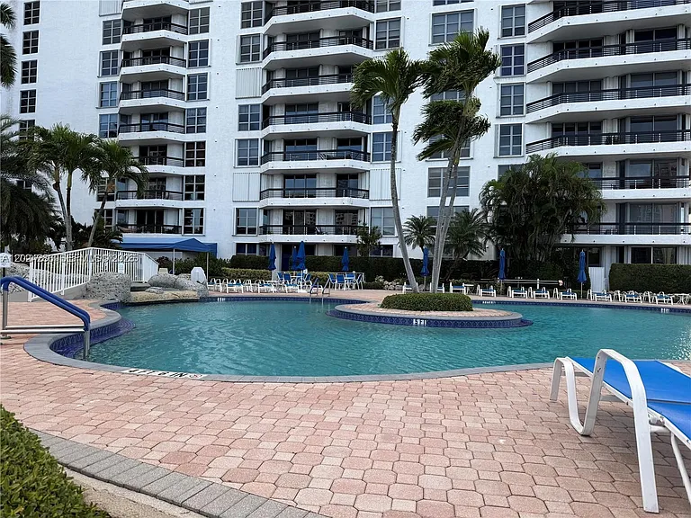 3530 Mystic Pointe Dr #1907 — Photo 35