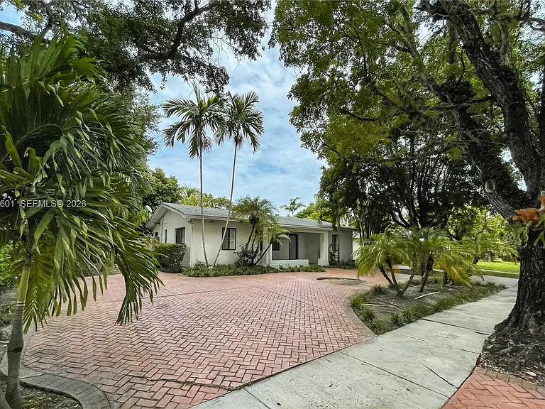 8045 SW 62nd Ct — Photo 1