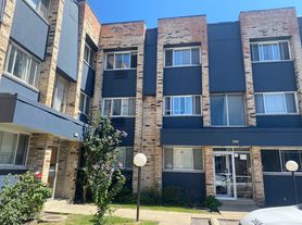 8639 W Foster Ave, Chicago, IL