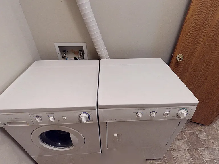 Prairie Winds Apartments — Photo 40