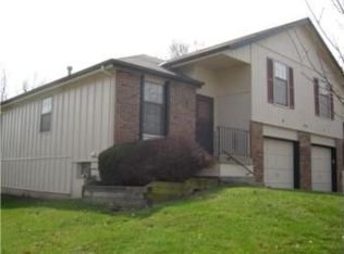 519 SE Morningside Dr, Lees Summit, MO 64063