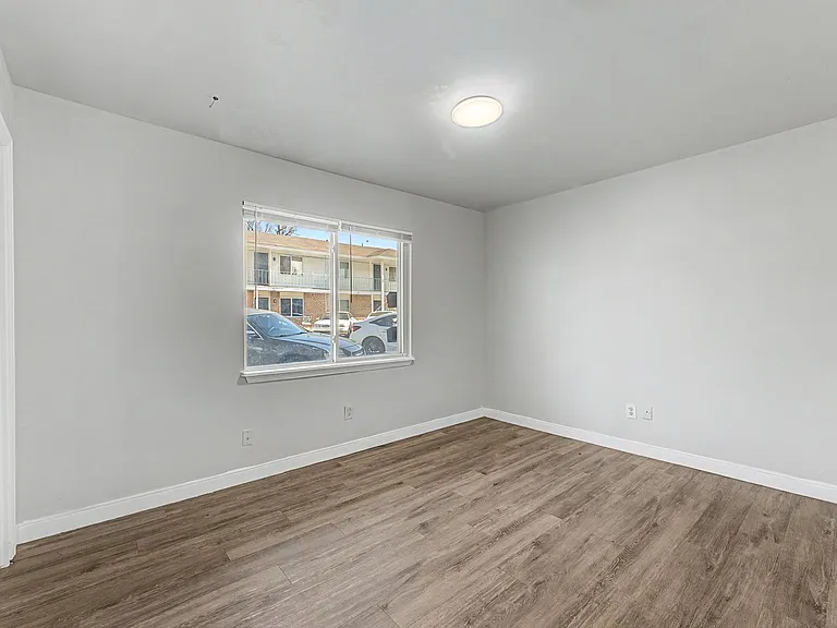 Evanston Apartments — Photo 43