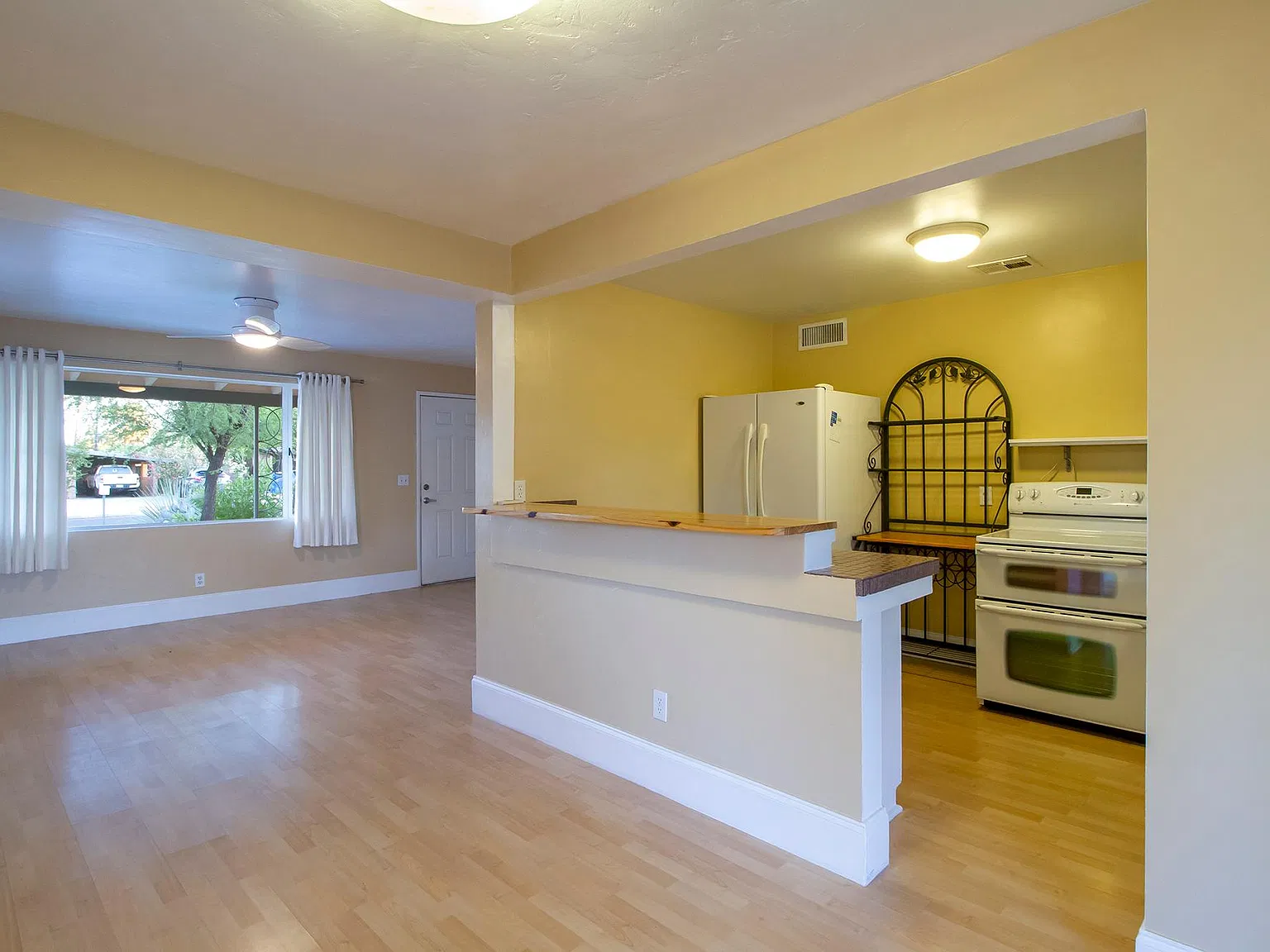 4325 E Elmwood St — Photo 3