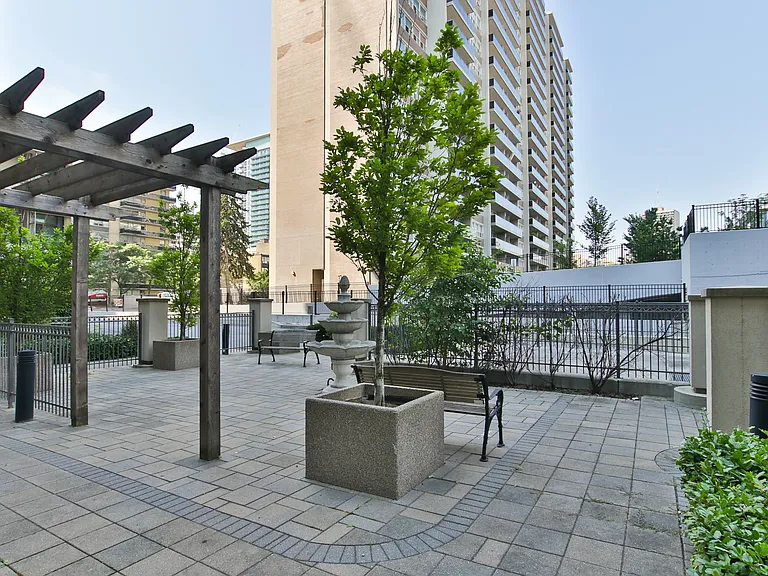 220 Redpath Ave #603 — Photo 10