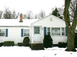 34 Cornwall St, Springfield, MA 01104