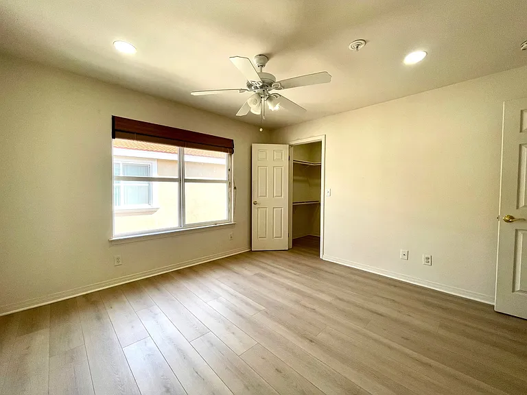 100 N River Cir N #304 — Photo 17