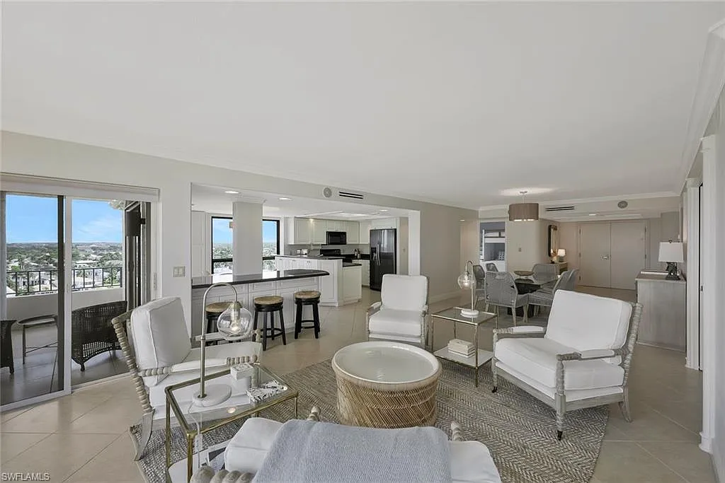 3 bed, 3.0 bath, 2030 sqft, $12,000 — Photo 4