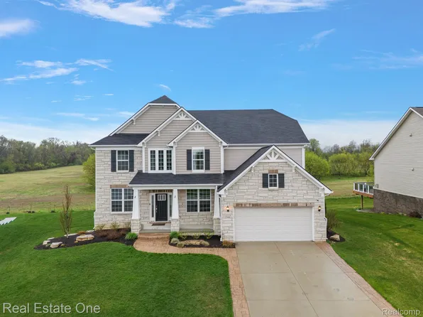 2344 Findley Cir, Lake Orion, MI 48360