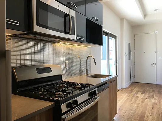 Rented by Manhattan Management LLC | media 59