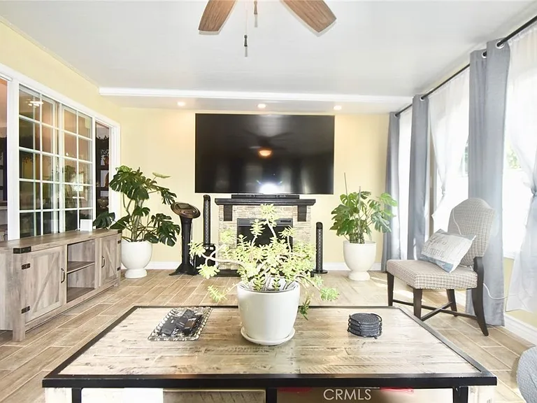 2224 S Anchor St — Photo 4