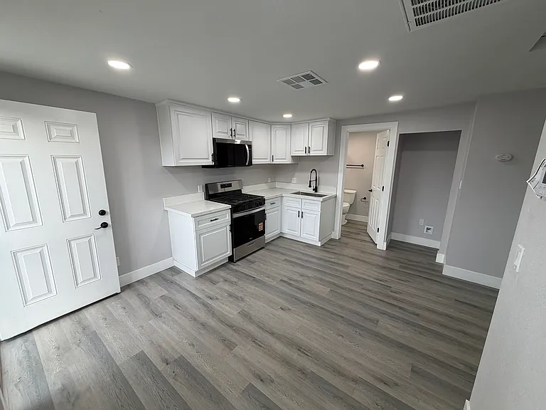 3811 15th Ave #1/2 — Photo 2