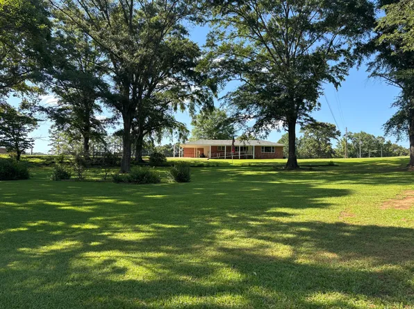 176 Stadium Cir, Vernon, AL 35592