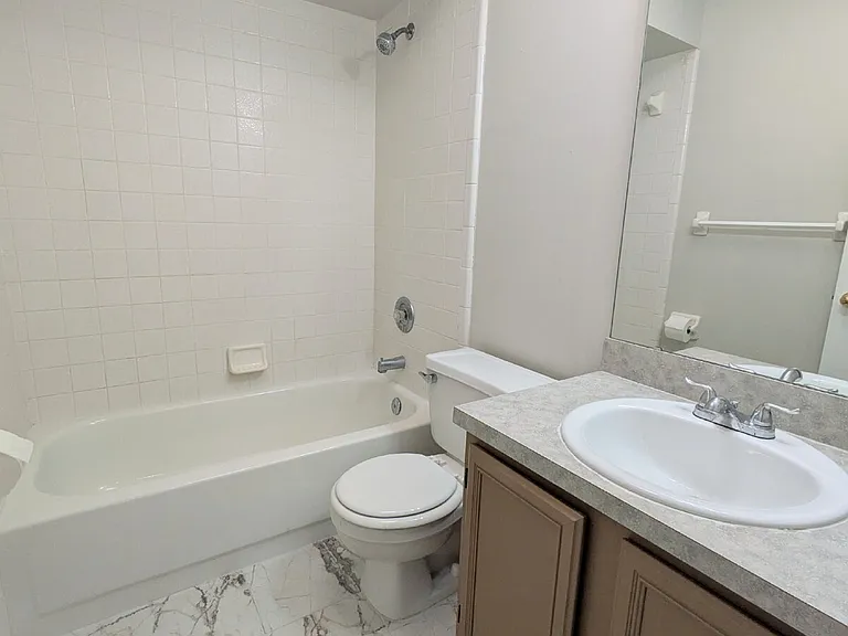 3027 Candlewyck Ln E — Photo 14