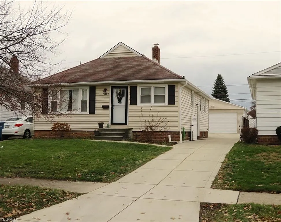 3007 Park Dr photo 1