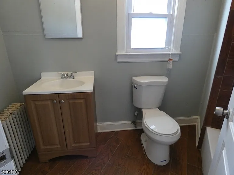 672 Mount Hope Ave #4 — Photo 8