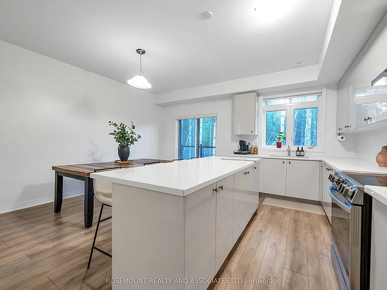 9 Esquire Way — Photo 14