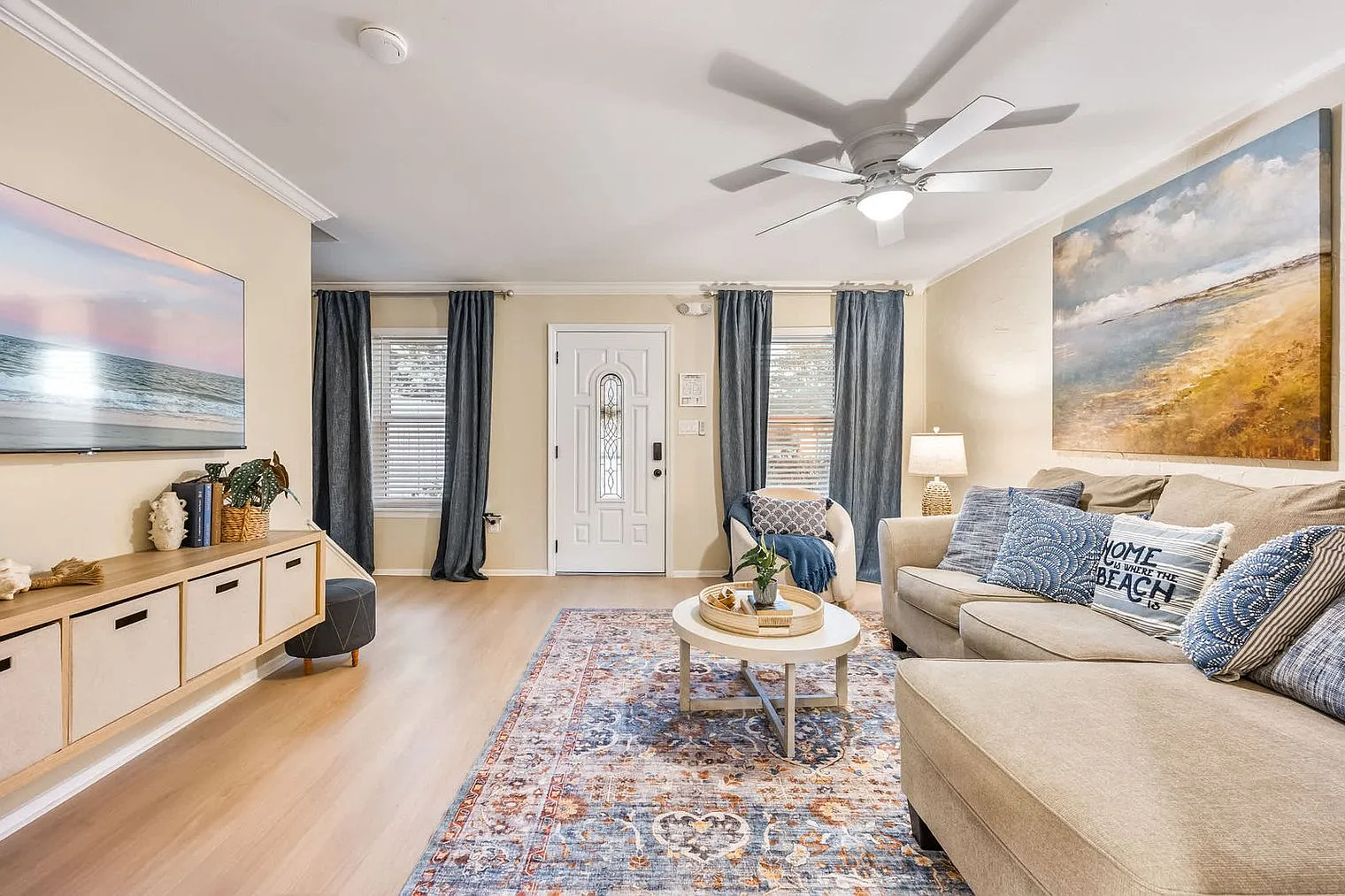 2 bed, 1.0 bath, 968 sqft, $2,327 — Photo 1