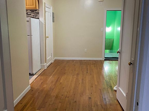 5th image of 1329 Croes Ave #2R
