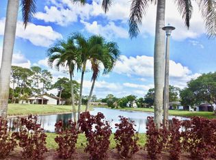 154 Woodlake Cir, Greenacres, FL 33463