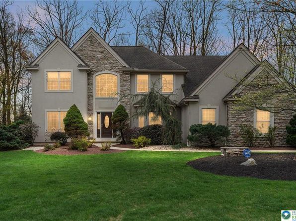 8750 Summit Cir, Fogelsville, PA 18051