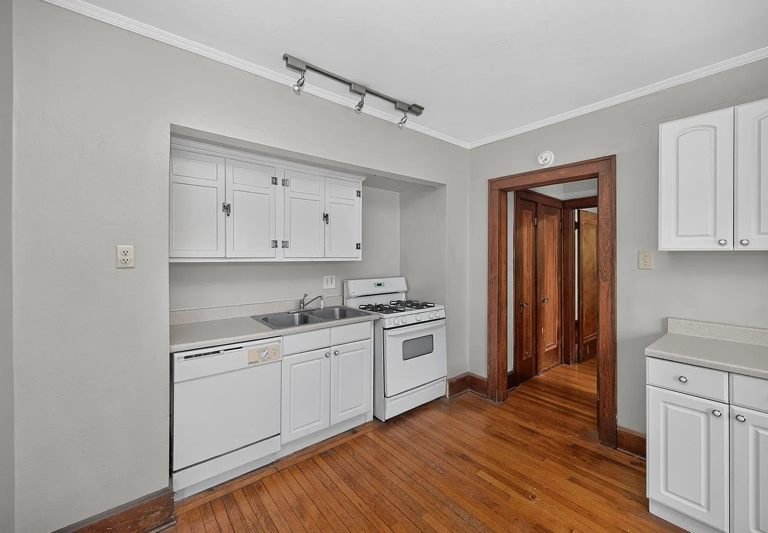 1 bed, 1.0 bath, 702 sqft, $1,095 — Photo 4