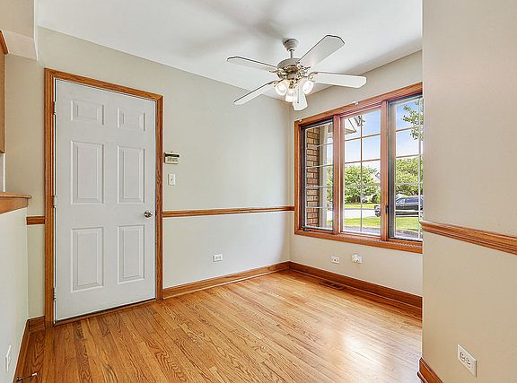 4th image of 8815 Berkley Ct