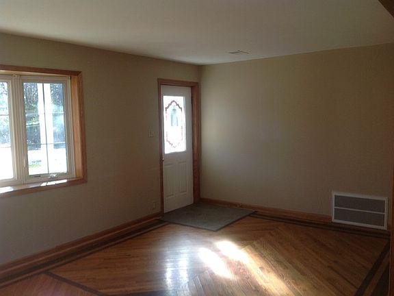 2nd image of 34W886 Skyline Dr