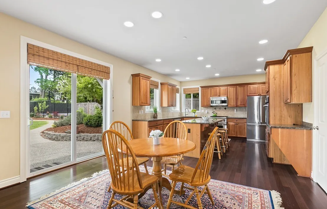 6 bed, 4.5 bath, 4310 sqft, $7,900 — Photo 4