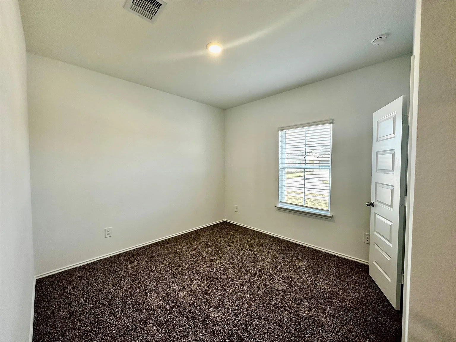 4 bed, 3.0 bath, 2174 sqft, $2,200 — Photo 3